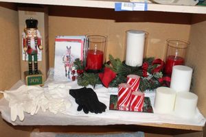 lot 267 image: Christmas Dcor, Candles and Nutcracker