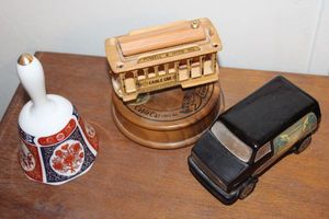 lot 269 image: Home Dcor Pieces, and Music Box
