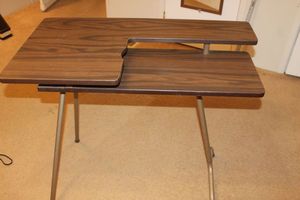 lot 326 image: Table