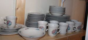 lot 352 image: Spring Meadow Dishes Approx 40 Pieces