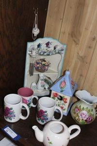 lot 118 image: Floral Print Home Dcor and Coffee Cups, Ceramic Birdhouse