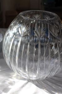 lot 7 image: Hand Cut Heavy Lead Crystal Rose Bowl Vase