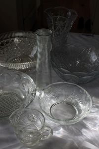 lot 128 image: Clear Glass Dishes, Serving Bowls and Vases, Creamer
