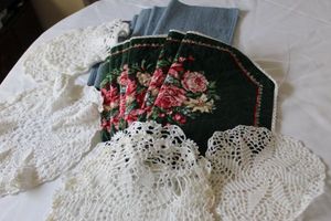 lot 142 image: Placemats and Doilies