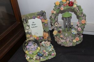 lot 212 image: Three Resin Home Dcor Pieces and Wind Chime