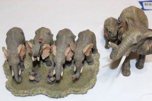 lot 222 image: Resin Elephants
