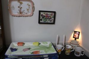 lot 220 image: Floral Hoe Dcor and Platter