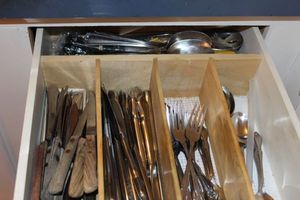 lot 272 image: Contents of Drawer (Silverware)