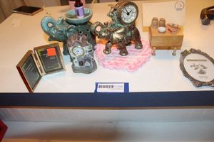 lot 298 image: Home Dcor