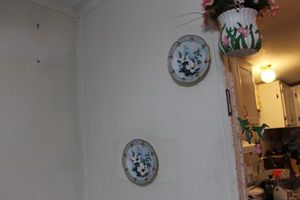 lot 291 image: Decroative wall plates and wind chime
