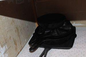 lot 286 image: Cast Iron Pans and Square Pan