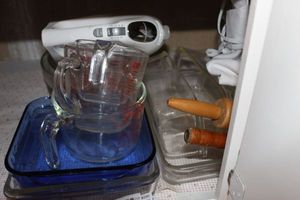 lot 290 image: Glass Baking Pans, Measuring Cups and hand mixer