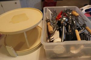 lot 292 image: Lazy Susan and Tote of useful kitchen items