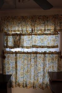 lot 318 image: Curtains