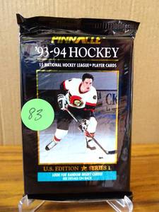 lot 83 image: 1993-94 PINNACLE HOCKEY FOIL PACK - FACTORY SEALED (ERIC LINDROS CHASE)
