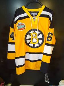 lot 107 image: BIG $ ITEM - OFFICIAL REEBOK WINTER CLASSIC BOSTON BRUINS - DAVID KREJCI #46 JERSEY - SIZE 48 MEDLARGE