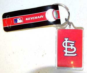lot 114 image: MLB LICENSED ST LOUIS CARDINALS KEY CHAIN - NEW
