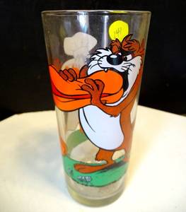 lot 141 image: Pepsi Warner Bros Looney Tunes Collector Series Glass 16 oz Daffy And Taz 1976 $$
