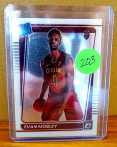 lot 203 image: 2021-22 Panini Donruss Optic - Rated Rookie Evan Mobley #175 Holo Prizm (RC)