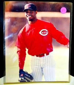 lot 271 image: ORIGINAL VINTAGE KEN GRIFFEY JR (HOF) 8 X 10 PHOTO - CINNCINNATI REDS