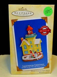lot 295 image: 2004 HALLMARK KEEPSAKE ORNAMENT - LIGHTHOUSE GREETINGS $$