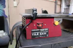 lot 9 image: Chicago Electric 7 portable wet cutting tile saw