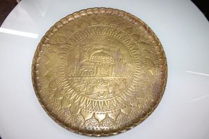 lot 60 image: Brass platter 16 round with middle eastern design Anasofya