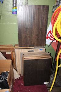 lot 39 image: Hardwood laminate flooring tiles, see photos
