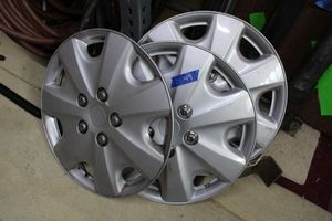 lot 44 image: Set of 3 hubcaps wheel covers