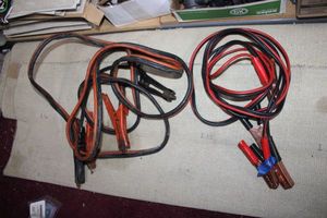 lot 76 image: Battery cables