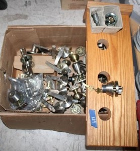 lot 129 image: Door knobs with standing display board (Some have keys)