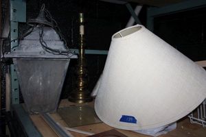 lot 139 image: Table lamp and outdoor hanging light fixture