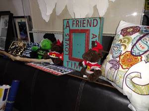 lot 210 image: Wall artwork, photo frames and plush toys