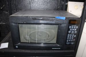 lot 174 image: GE microwave model JES1131GB