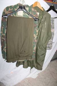 lot 184 image: Camo clothes, see photos