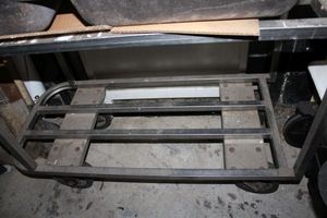 lot 199 image: Metal rolling cart