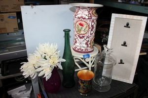 lot 233 image: Home dcor vases, plant stand, clear glass jar with bird on top, see photos