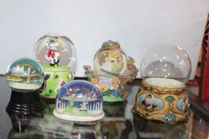 lot 264 image: Snow globes as shown