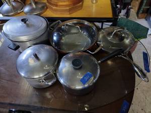 lot 221 image: Kitchen pots and pans some are T-Fal brand