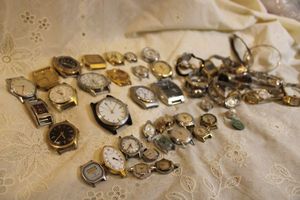 lot 284 image: Jewelry watches, watch faces, and parts