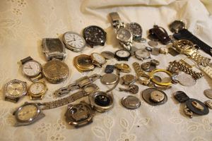 lot 285 image: Jewelry watches, watch faces, and parts