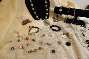 lot 287 image: Jewelry glass bead jewelry and more