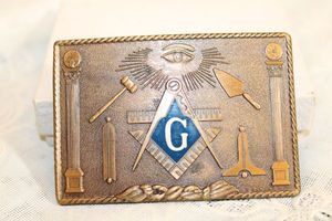 lot 290 image: Jewelry Masonic belt buckle