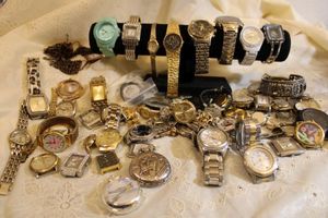 lot 297 image: Jewelry Watches, watch faces, and parts