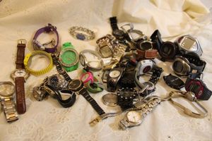 lot 299 image: Jewelry watches and watch parts
