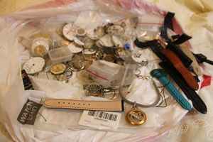 lot 318 image: Jewelry watch parts