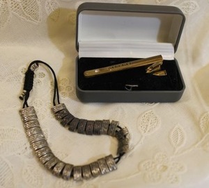 lot 322 image: Jewelry silver bracelet, golden tie clip - both unmarked and untested, please preview