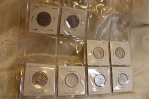 lot 323 image: Coins Japanese yens, includes some from 1940s.