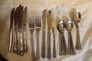 lot 324 image: Mixed stainless steel flatware