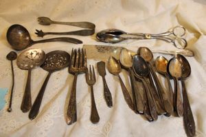 lot 326 image: Silver plated flatware mixed assortment
